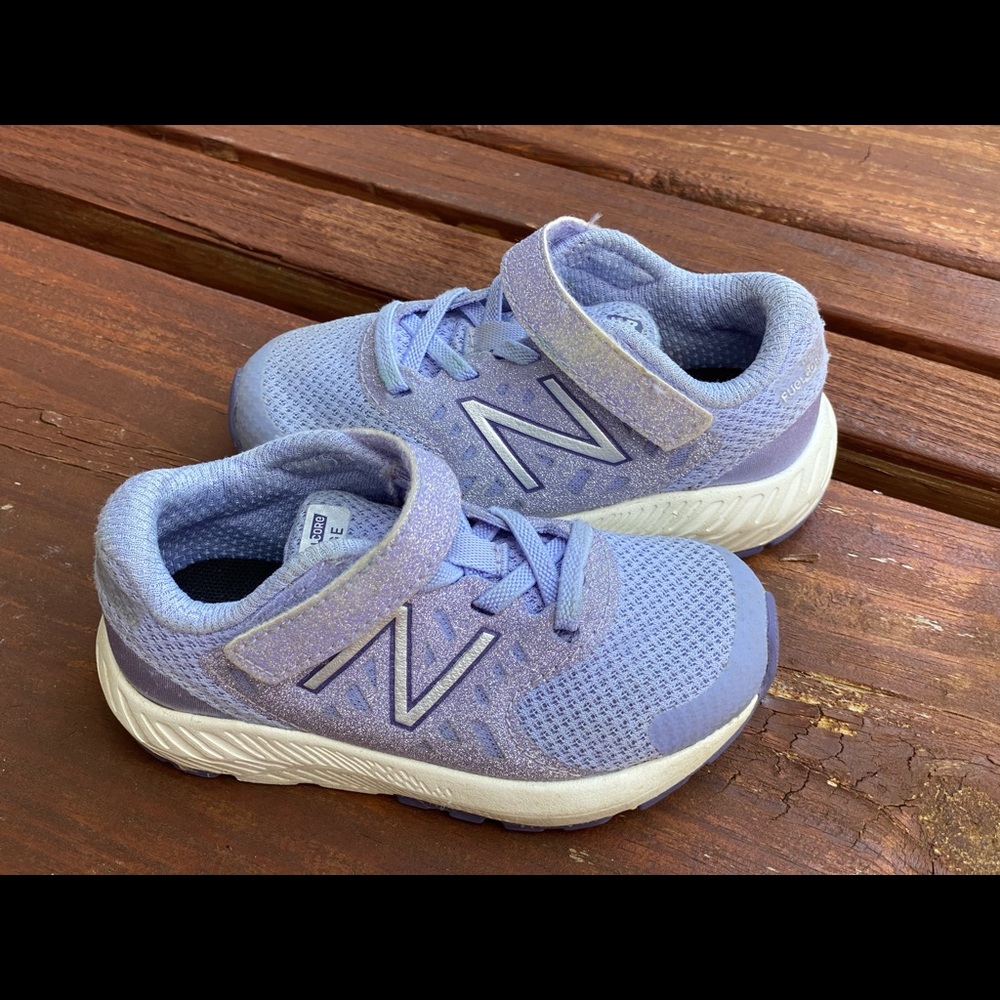 New Balance Girls athletic shoes size 7c